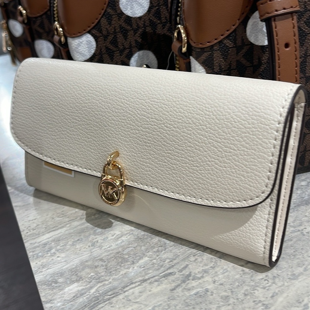 Michael Kors Hamilton Large Leather Continental Wallet
Light Cream
NWT - Picture 8 of 16